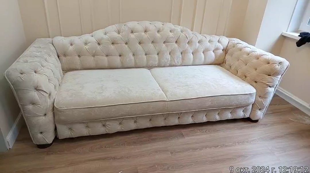 Обивка дивана. Площадь Александра Невского 1