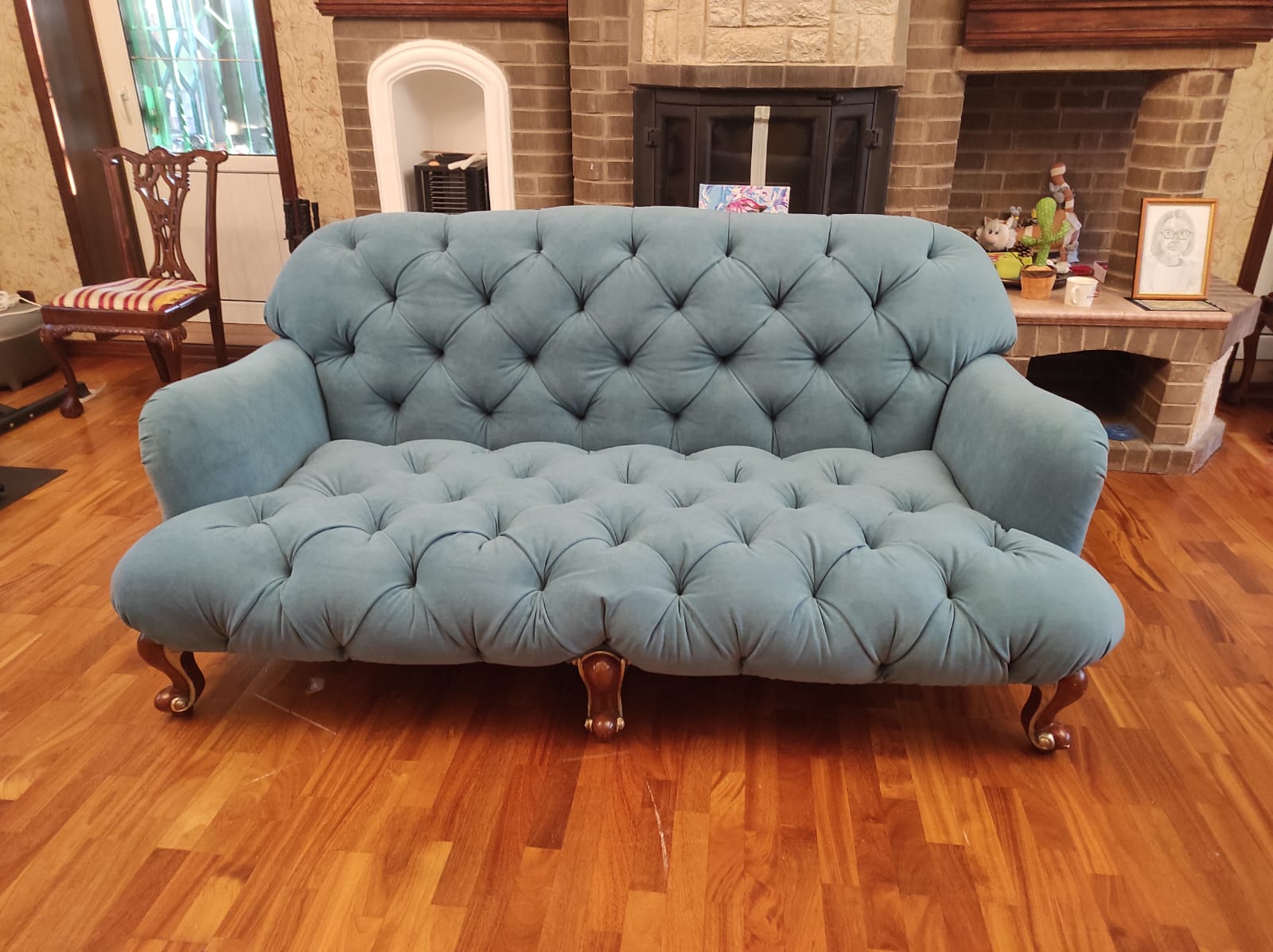 Перетяжка дивана. Площадь Александра Невского 1